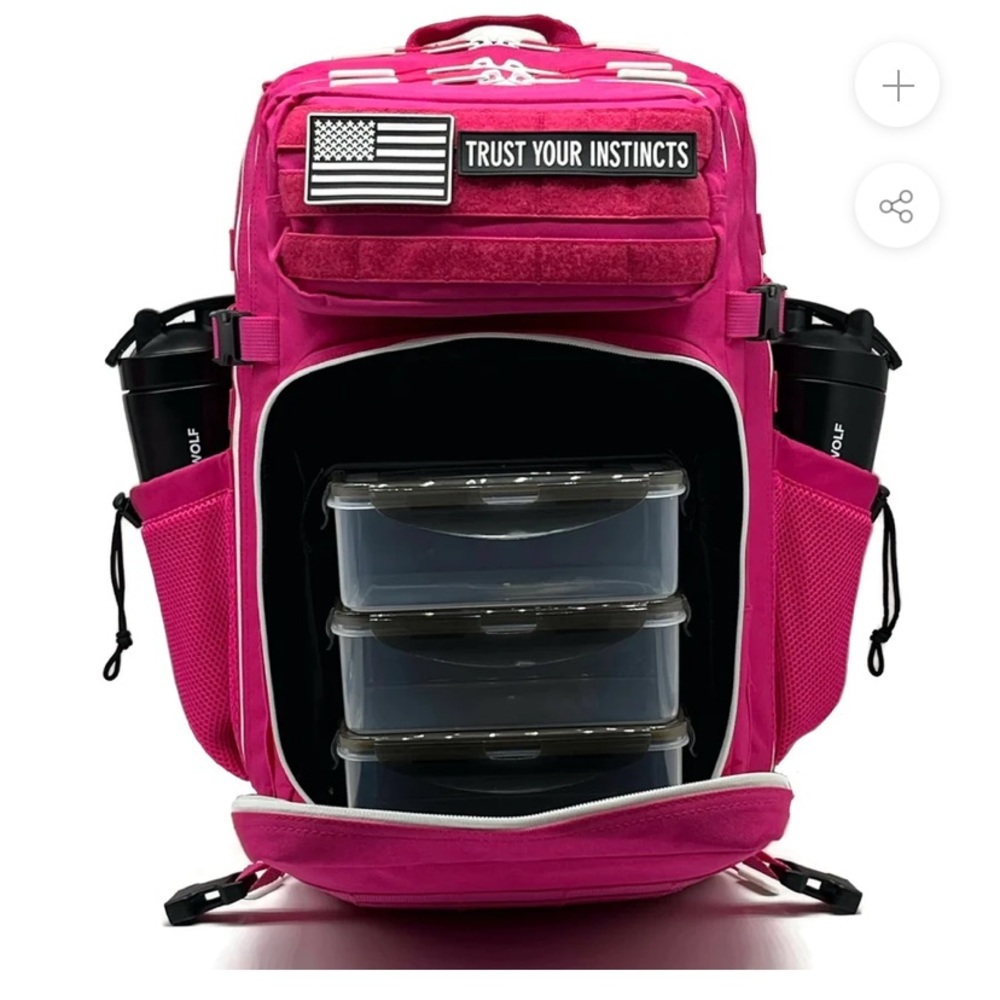 (TAKING OFFERS) BUNDLE: WOLFpak 45L Meal Prep Management Backpack• Crossbody•Hat